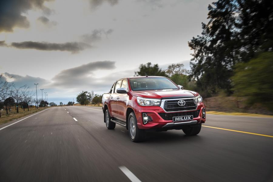  Toyota Hilux 4x4 Raider Double Cab 2018 года  (ZA) (фото 26 из 40)